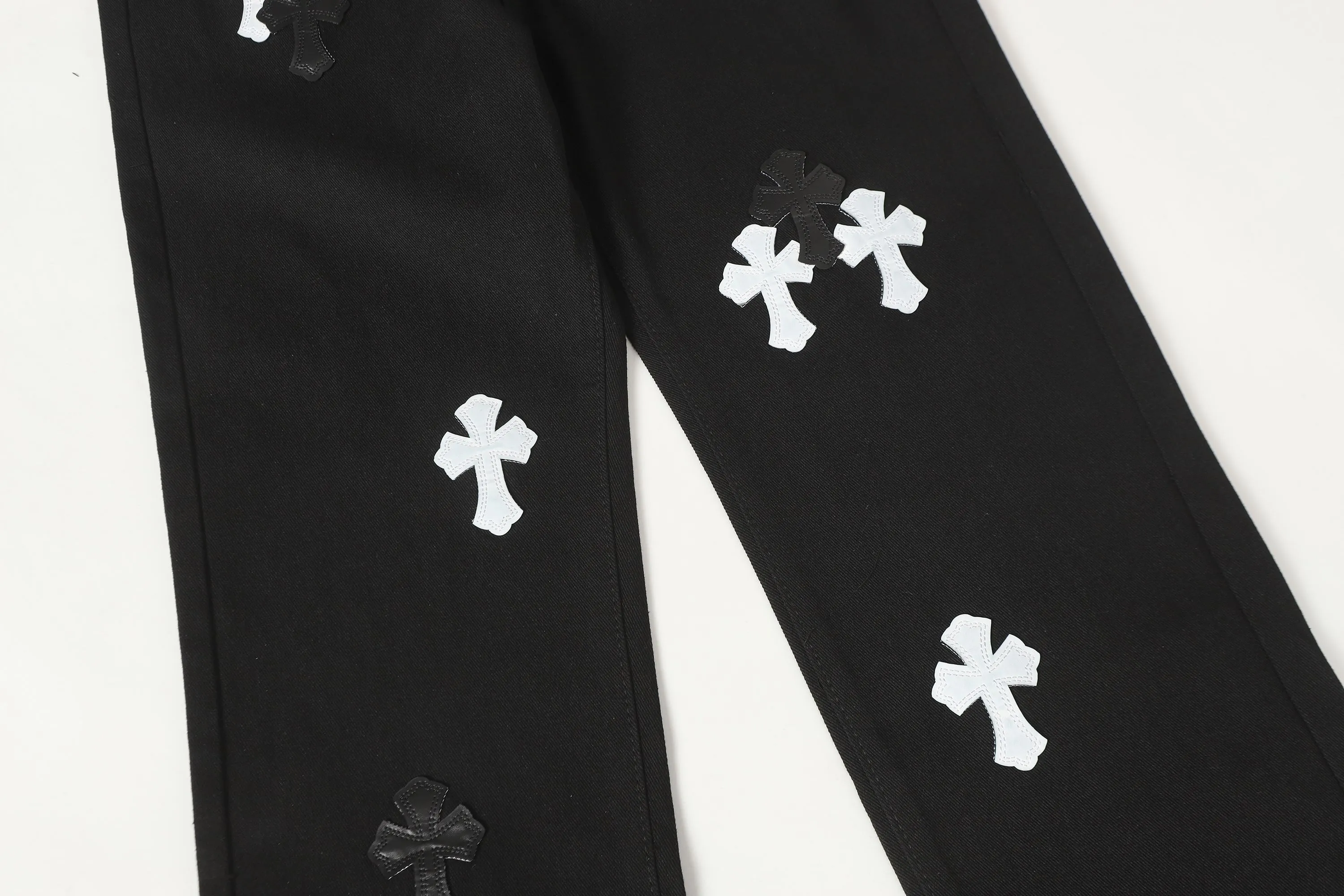 P280 -Chrome Hearts/Chrome Hearts 25ss classic colored leather cross washed color fabric unisex denim trousers -Vibe style straight stacked god-level version -Carbon fine bias denim color fabric -Old vintage complete set of hardware - Chrome Hearts high version uses high-ounce custom fabrics, fermentation washing and soft color fixation, soft and thick to wear. The details are all made by hand-polished craftsmanship. All-over jacquard fabrics. Unique design style. Create a full retro feel through multiple processes Niche unique non-contrasting shirt. Customized distressed spray-painted buttons. Craftsmanship in every detail. Color: Picture color. Size: 28-36.